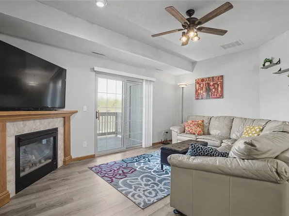 250 Cimarron Dr Unit 114, Hiawatha, IA 52233