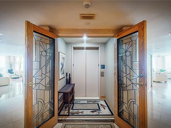3rd image of 1540 Gulf Blvd APT 1701