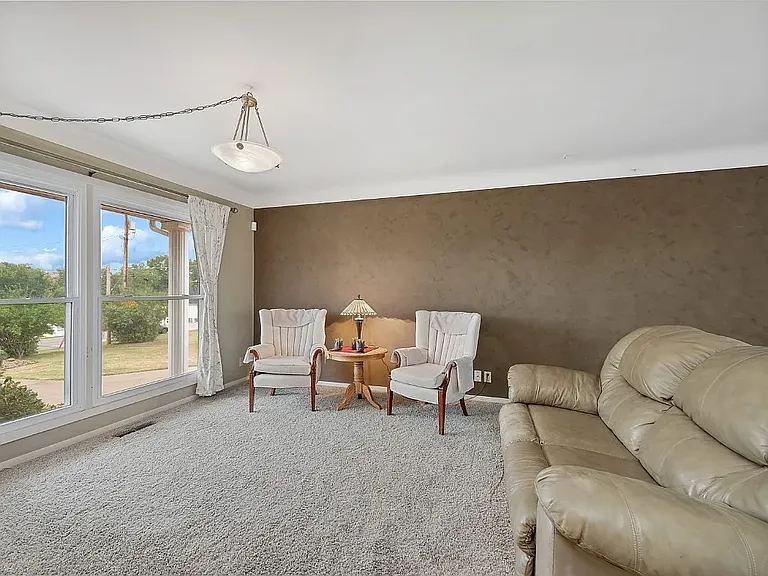4530 Woodview Dr NE — Photo 3