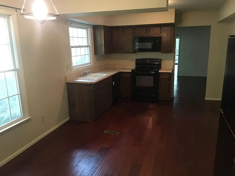 1319 N Aztec St — Photo 4