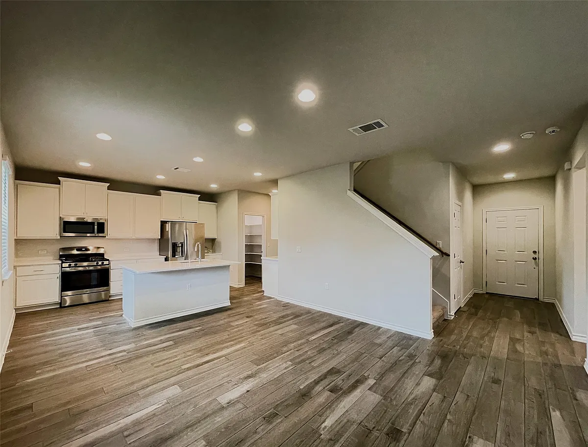 Building Photo - 1602 Jacey Way