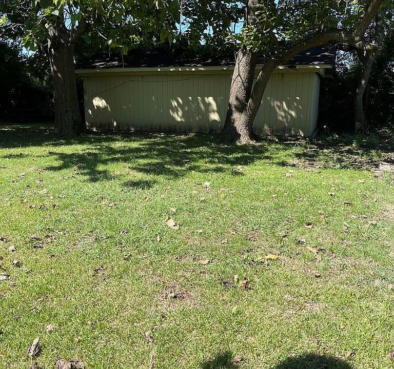 2nd image of 835 Hart Dr