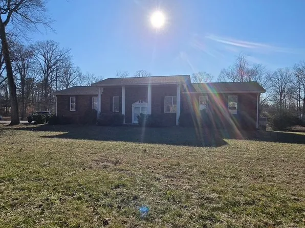 1501 Hillwood Cir, Lafayette, TN 37083
