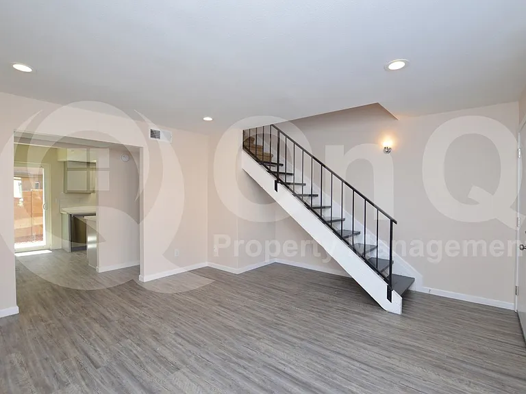 1418 E Knoll Cir #2 — Photo 2