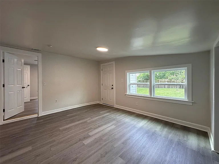 2516 Ivy St — Photo 2