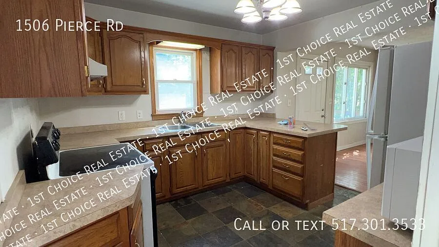 Spacious 2-Bdr 1-Bth House With Great Yard/Deck/Garage/Basement — Photo 3