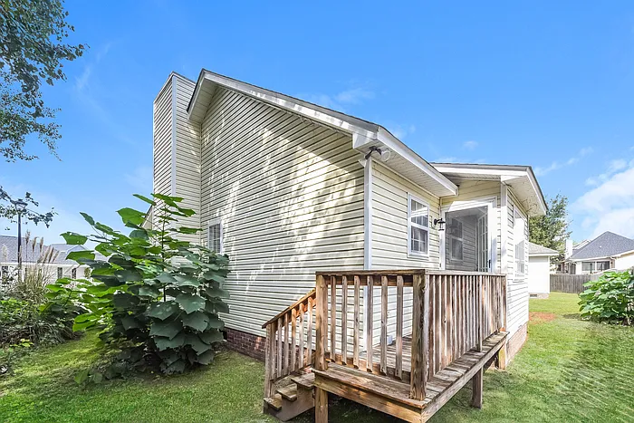 425 Wallace Way — Photo 10