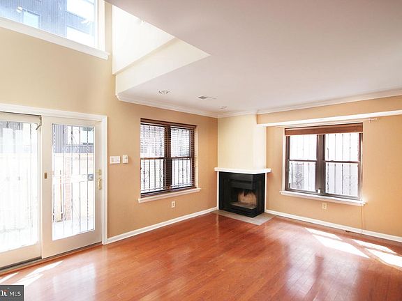 4th image of 2128 Appletree St
