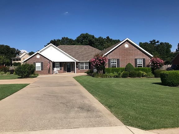 2nd image of 924 Bramblewood Ln