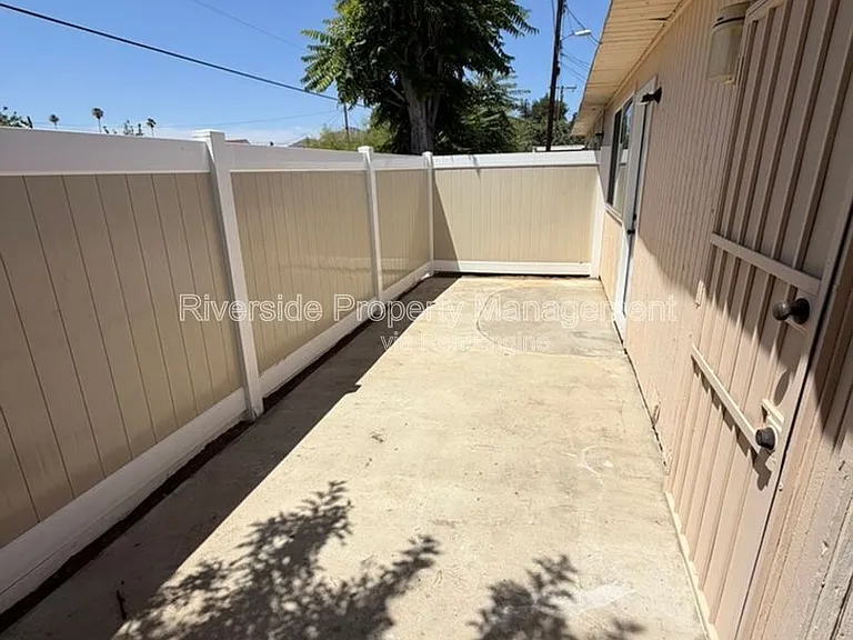 429 Glen St #C — Photo 8
