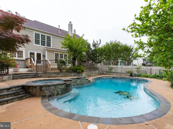 8308 Greentree Manor Ln, Fairfax Station, VA 22039
