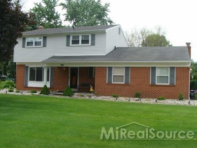 915 Portsmouth Rd, Troy, MI, 48084