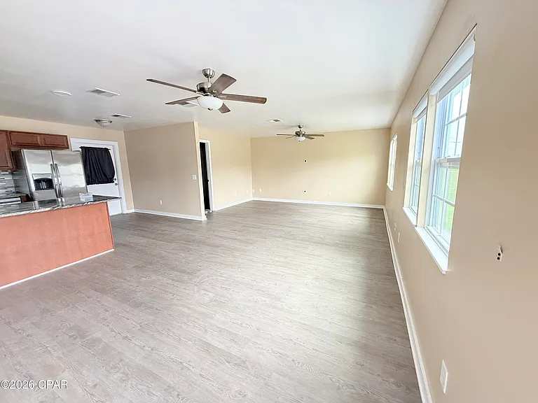 175 N Berthe Ave — Photo 3