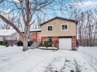 1537 Sundance Trl, Lake View, NY 14085