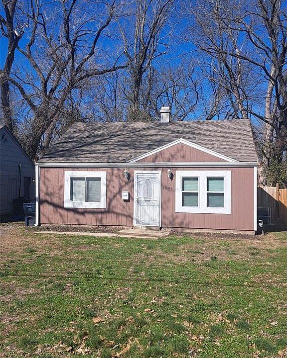 1st image of 1504 E 72nd St