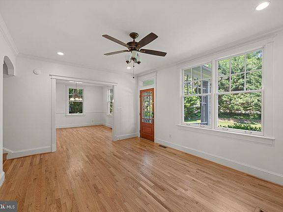 5th image of 3810 Dresden St