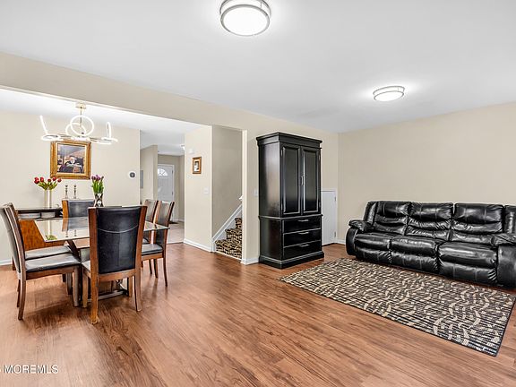 3rd image of 5 Aspen Court