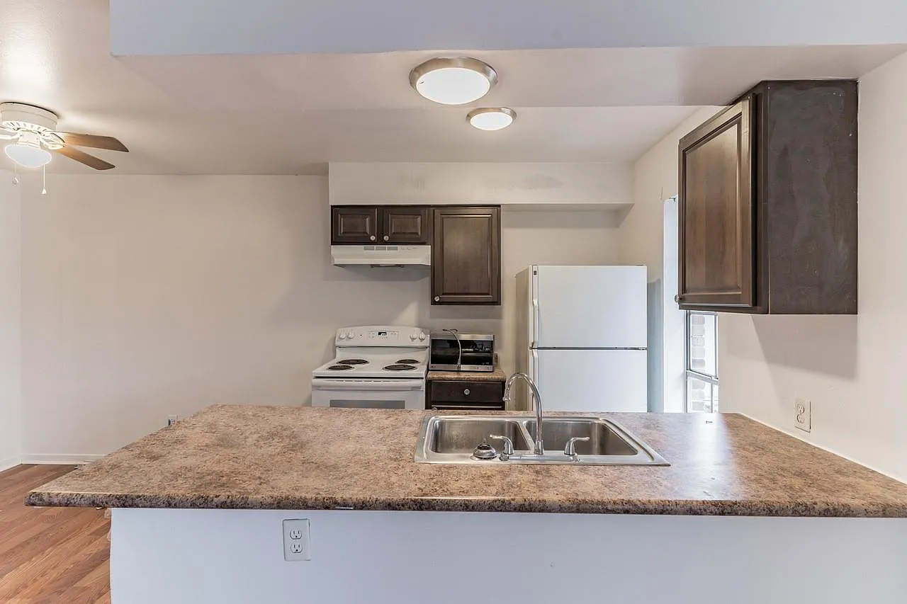 1 bed, 1.0 bath, 609 sqft, $825 — Photo 3