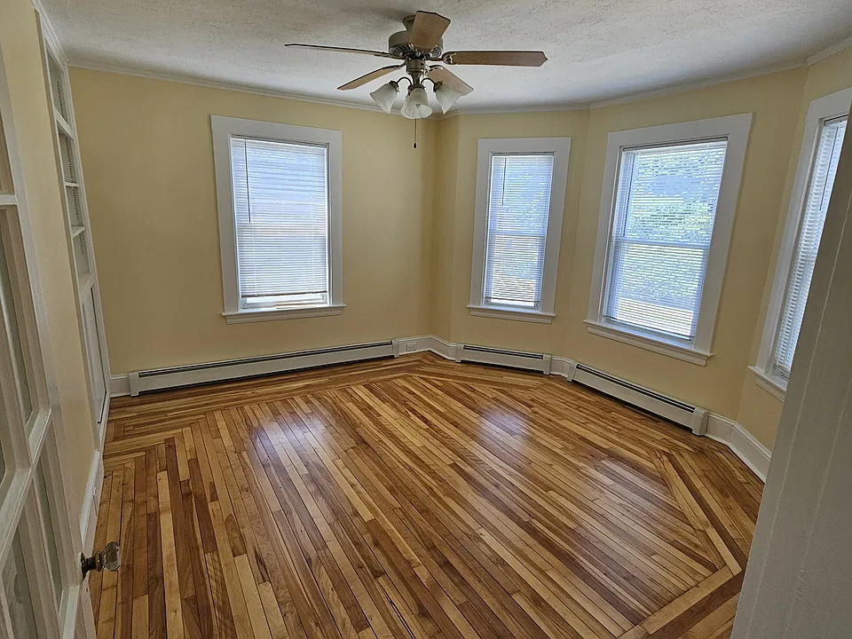 998 South St #3
