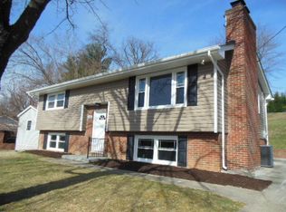 5009 Youngwood Dr NW, Roanoke, VA 24017