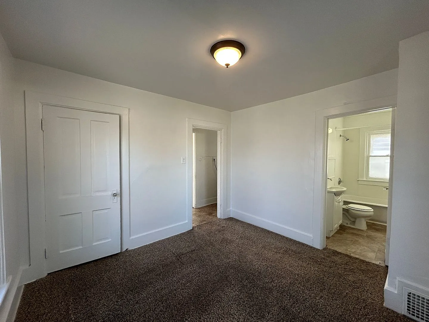 HM 1608 E 12th St - For Sale Chris McDaniel — Photo 3
