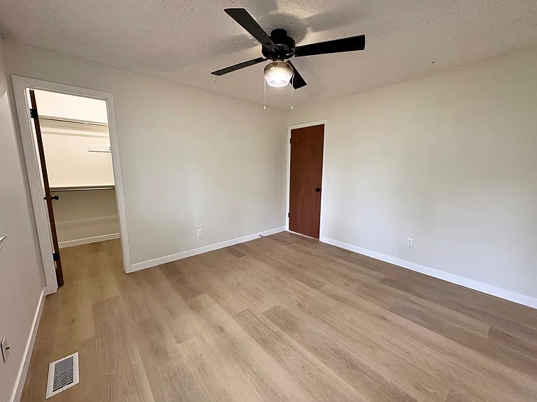 2210 Friendship Cir — Photo 8