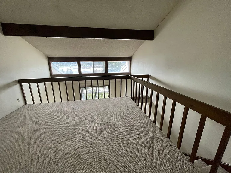 27 NW Mountain View Dr — Photo 11