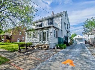 18 Mulberry St, Agawam, MA 01001
