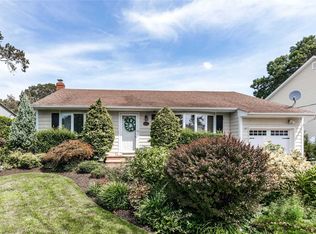 2285 Locust St, North Merrick, NY 11566
