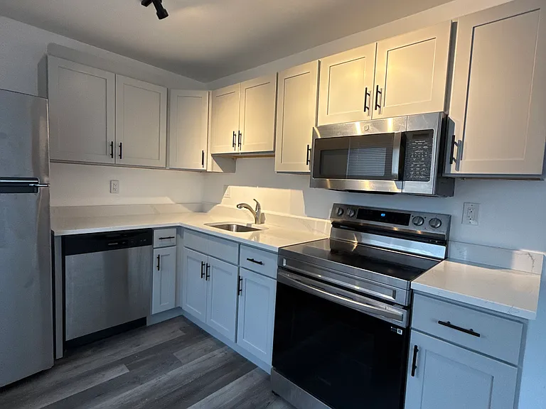 181 School St #10 — Photo 3