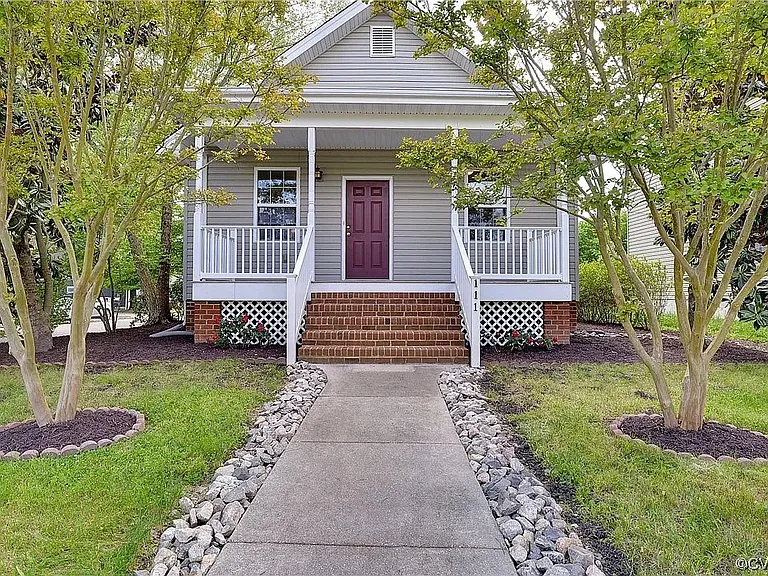 111 Carriage Rd — Photo 1