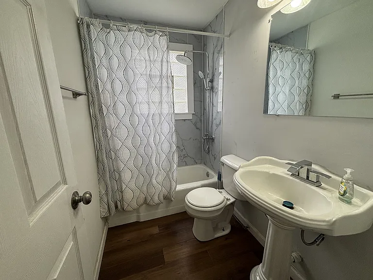 19146 Omira St — Photo 8