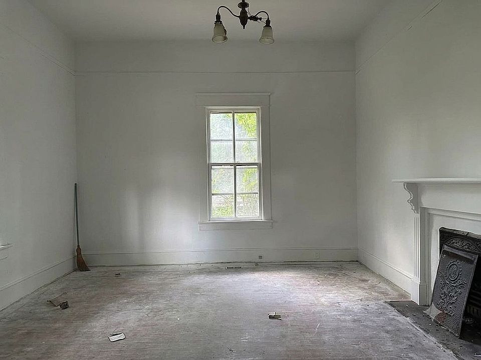 28th image of 211 E Main St
