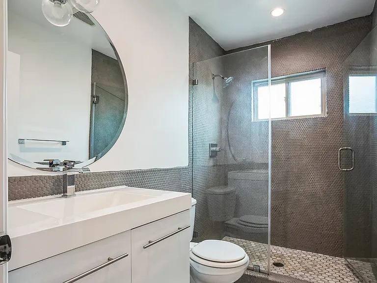 652 Vernon Ave #2 — Photo 35