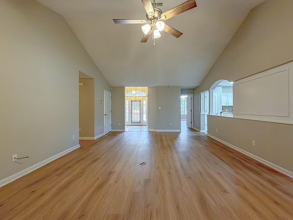 3rd image of 2505 Garnet Ln