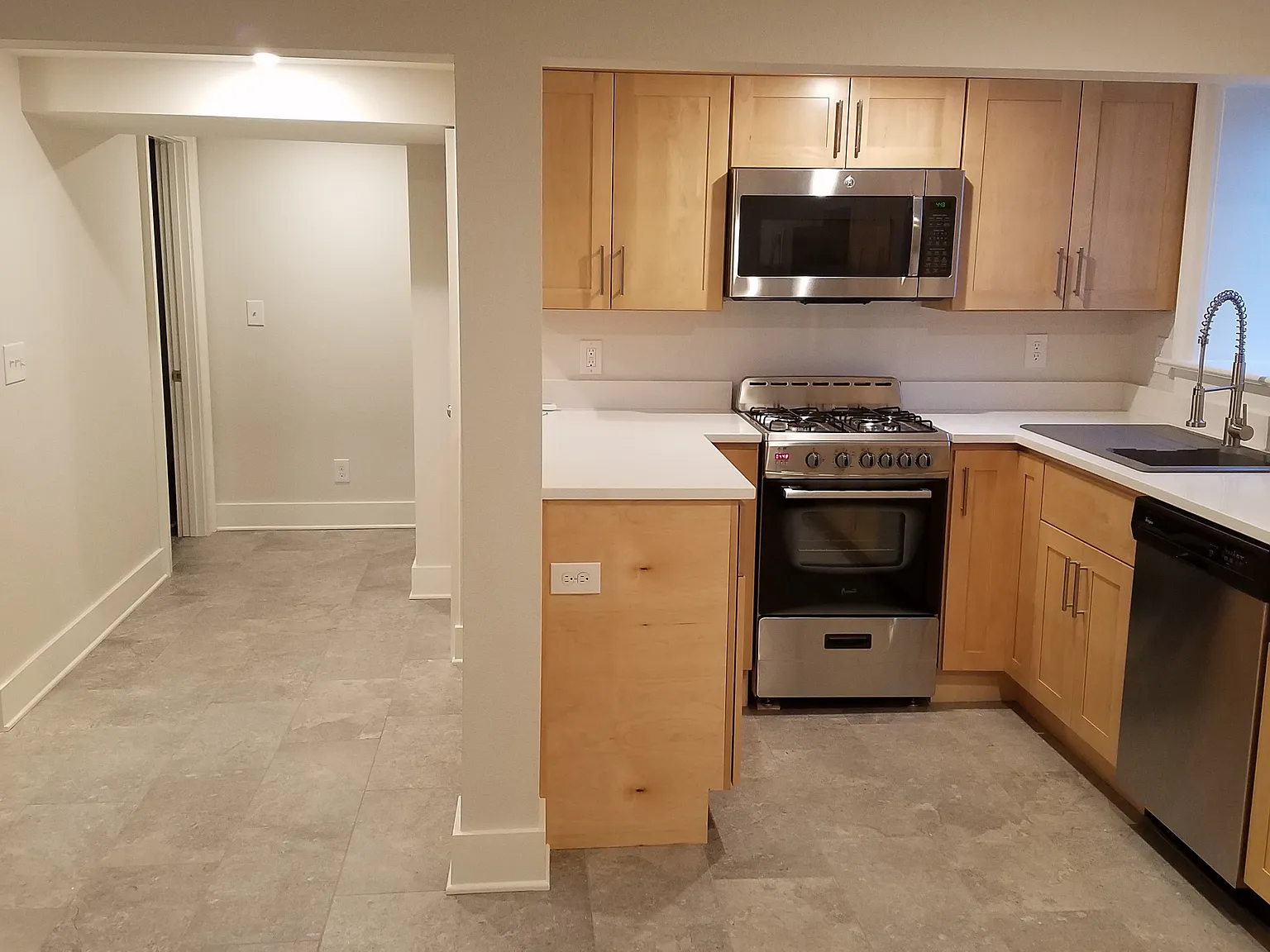 1 bed, 700 sqft, $1,875 — Photo 2