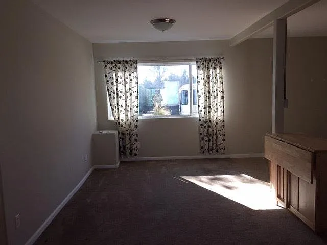 1525 Private Rd — Photo 4
