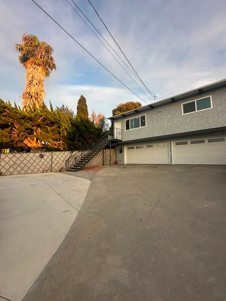 2 bed, 875 sqft, $3,200 — Photo 1