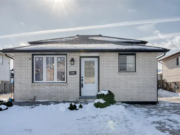 2901 Robillard Cres, Windsor, ON N8W 5L2