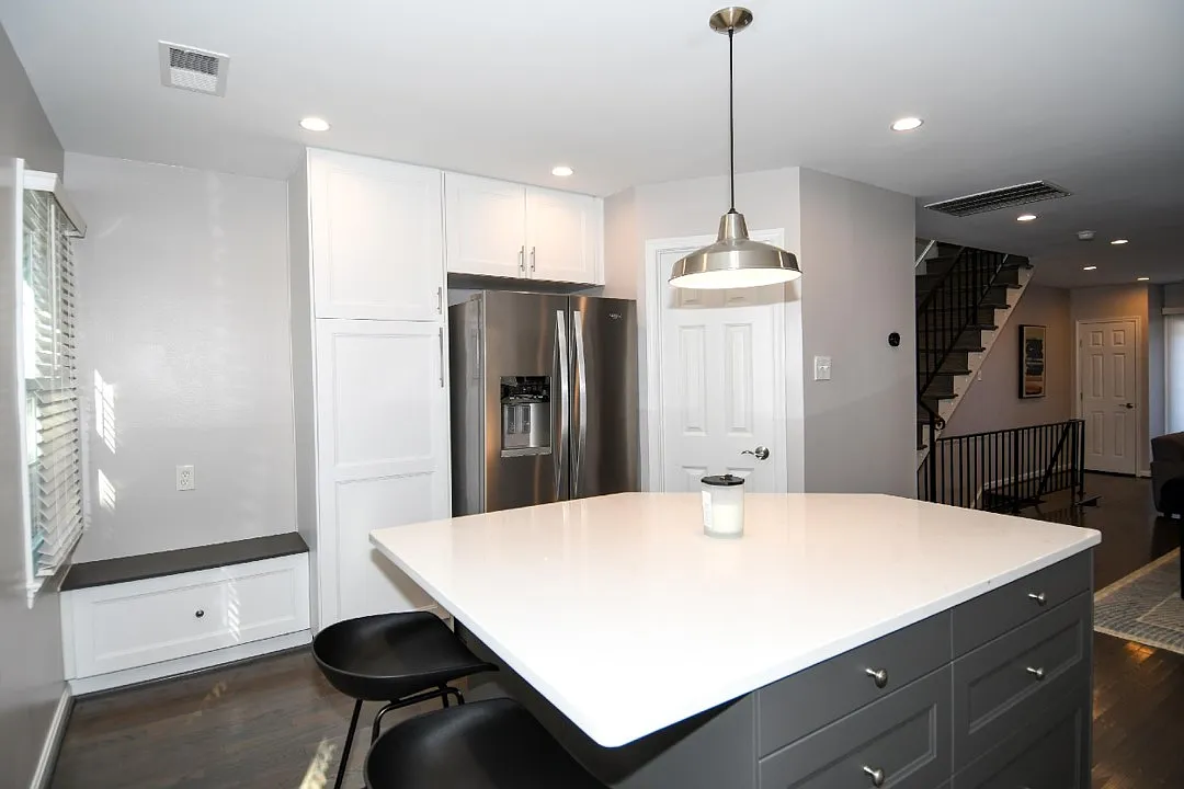 2 bed, 1.5 bath, 1360 sqft, $5,000 — Photo 4