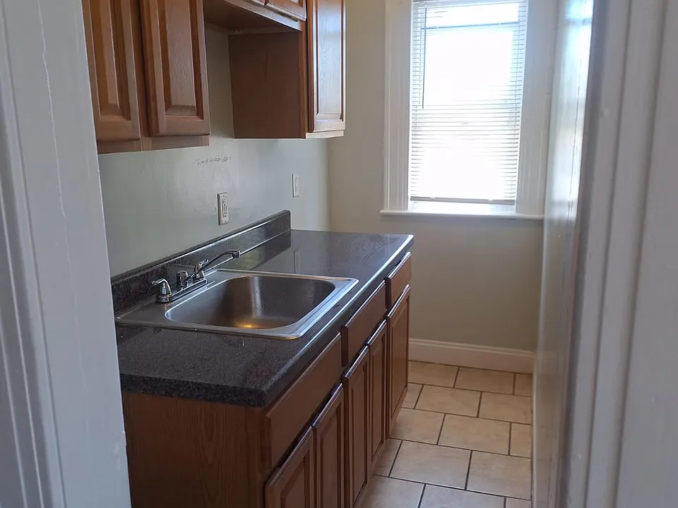 355 Sherman Ave #3