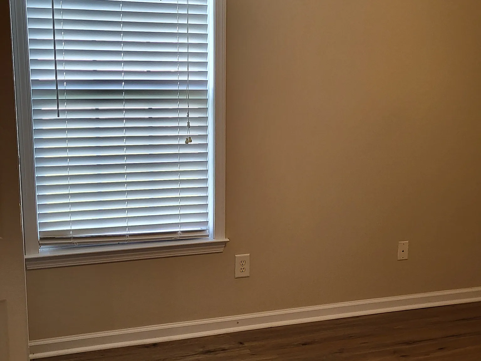 3 bed, 1900 sqft, $900 — Photo 1