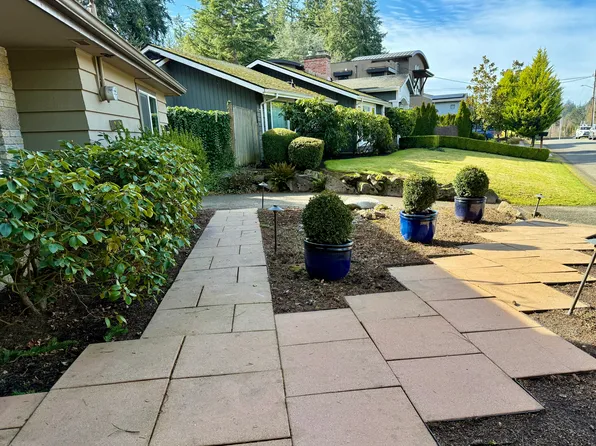 11035 NE 17th St, Bellevue, WA 98004