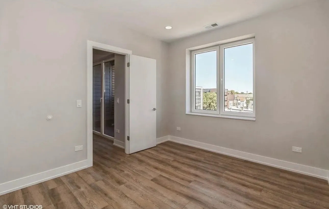2 bed, 900 sqft, $2,600 — Photo 2