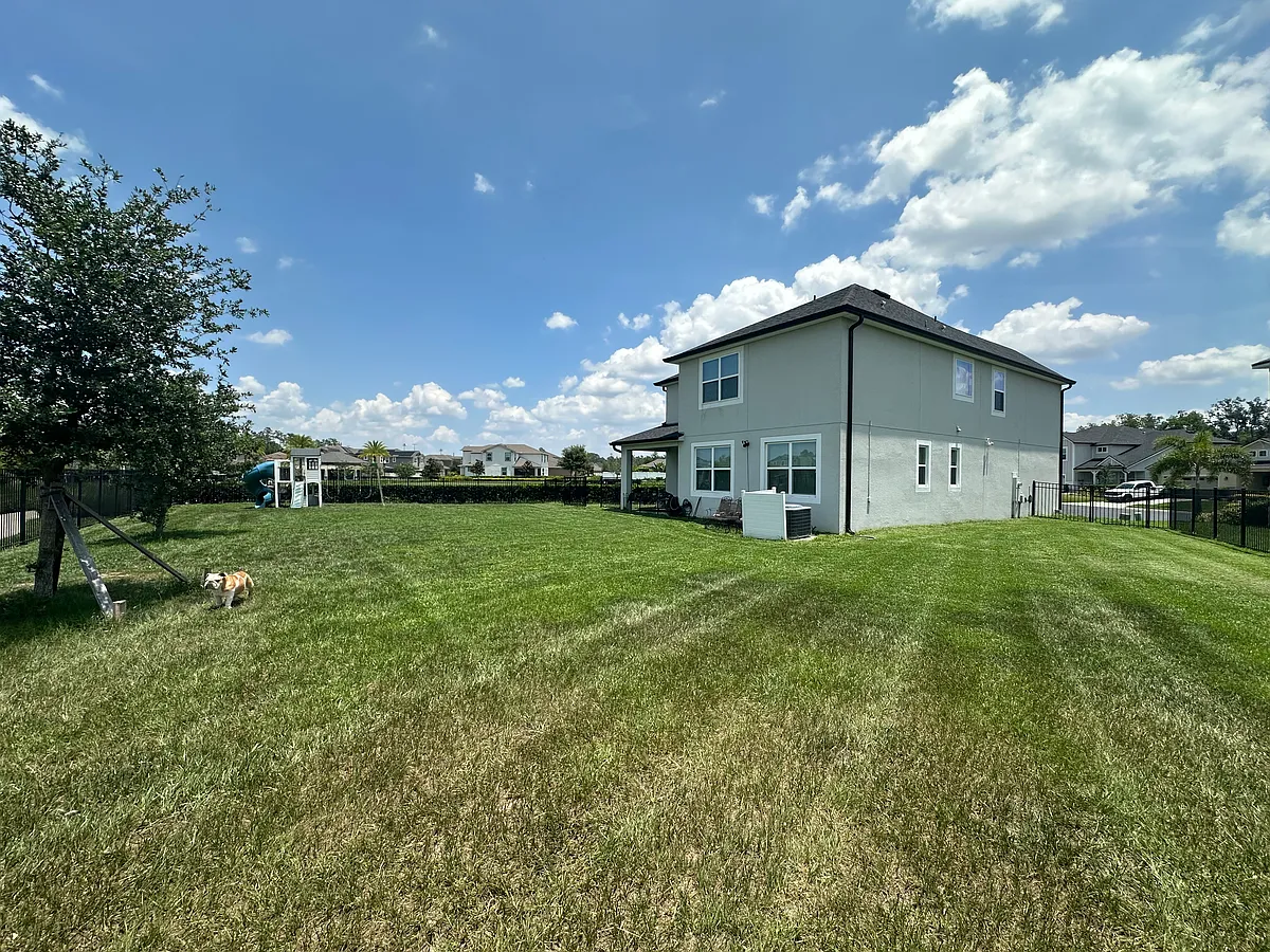 Building Photo - 2343 Farnham Dr