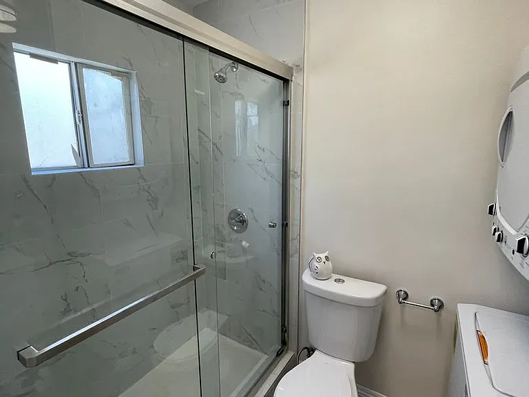 1415 S Marengo Ave. — Photo 14