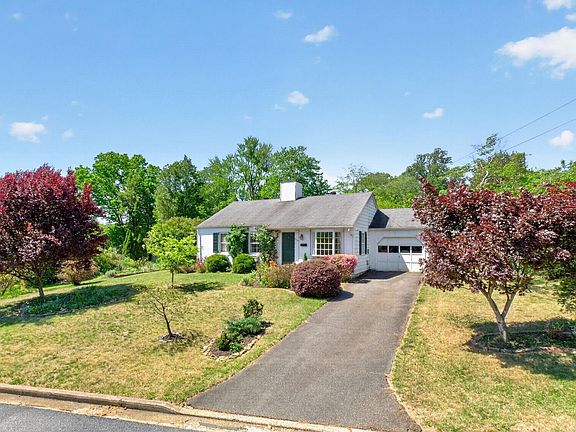 3rd image of 2519 Commonwealth Dr