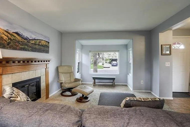 233 W Sycamore Ln — Photo 23