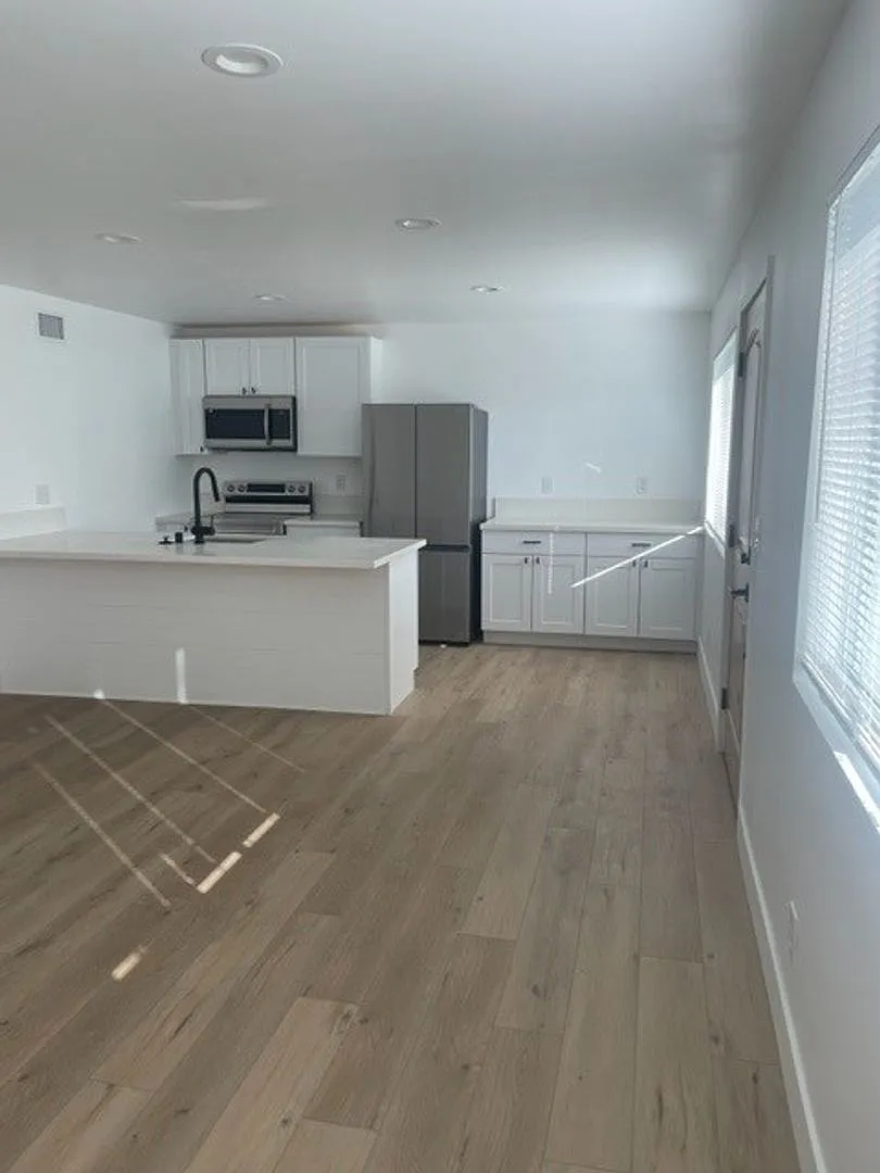 632-638 Iris Drive — Photo 2