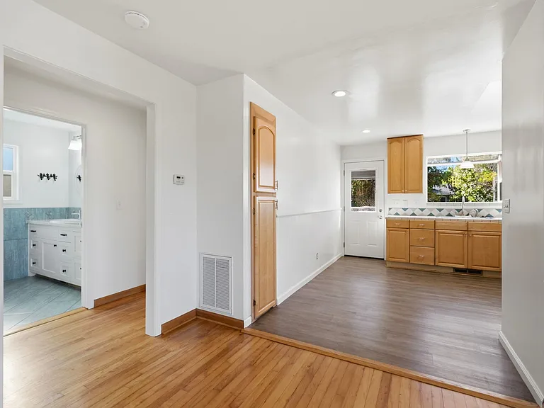 218 Mora St — Photo 19